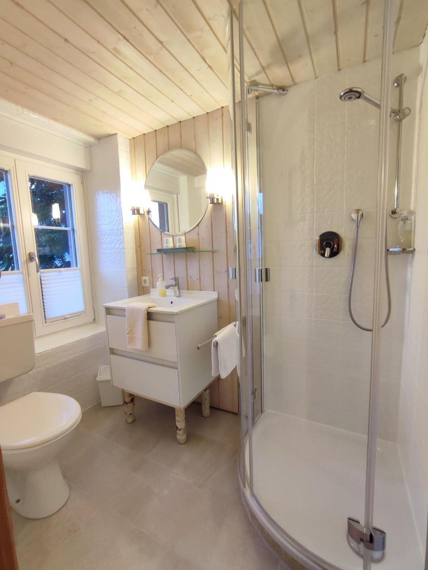 Boutique-Hotel Krone Denzlingen Ruang foto